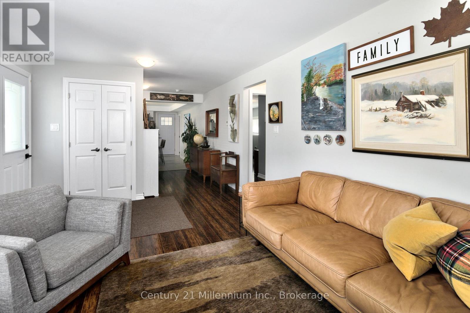 5 Bells Park Road, Wasaga Beach, Ontario  L9Z 2X2 - Photo 6 - S12361253