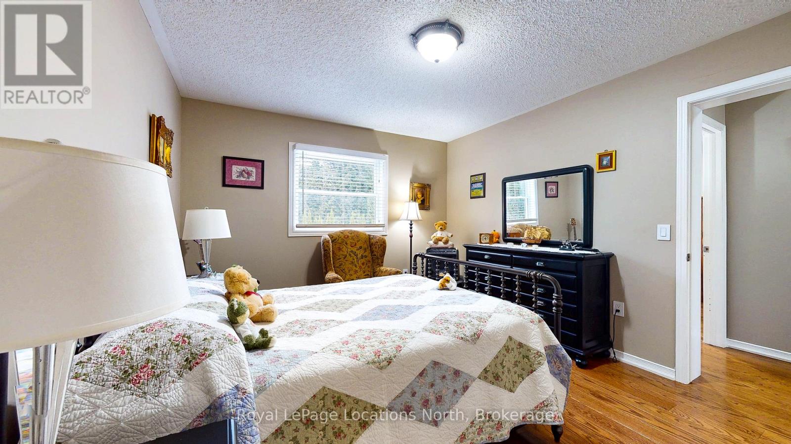 25 St James Place, Wasaga Beach, Ontario  L9Z 3A8 - Photo 11 - S12361254