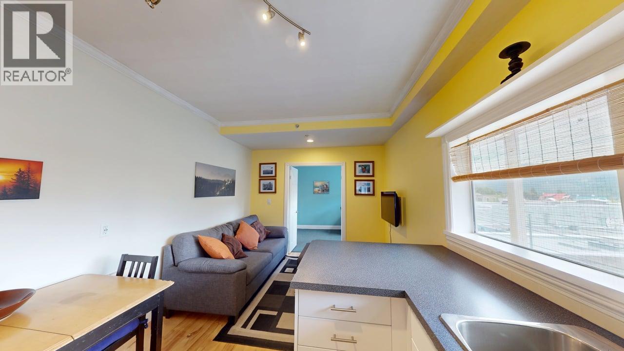 2044 Washington Street Unit# 8, Rossland, British Columbia  V0G 1Y0 - Photo 13 - 10358266