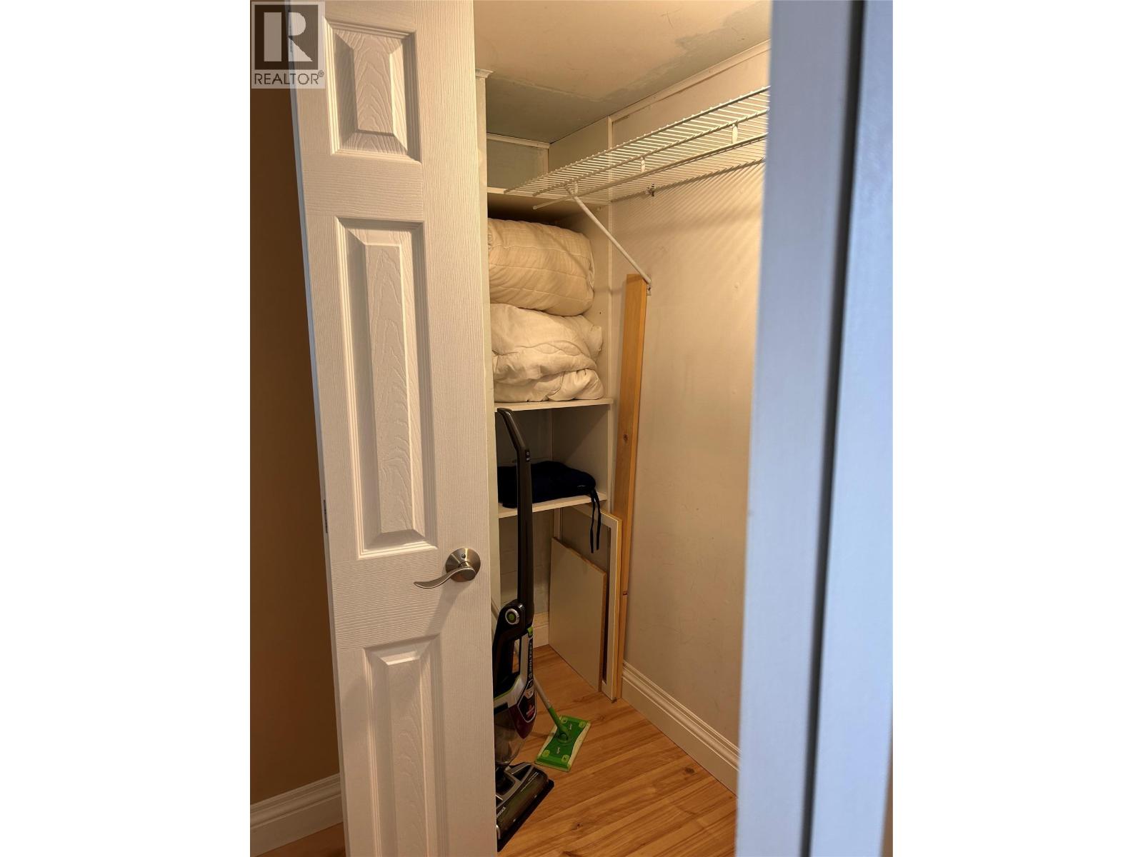 2044 Washington Street Unit# 8, Rossland, British Columbia  V0G 1Y0 - Photo 11 - 10358266