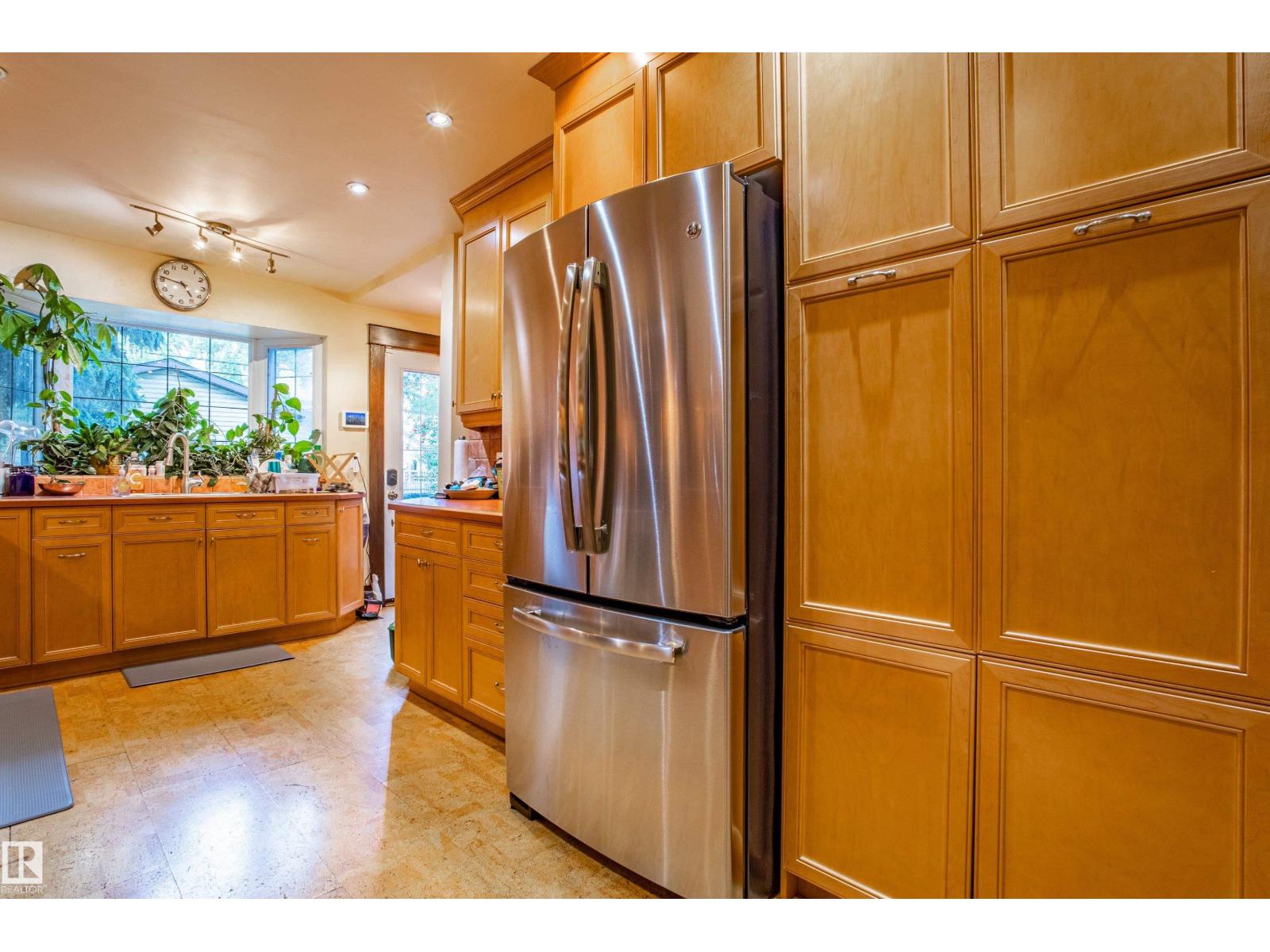 9806 88 Av Nw, Edmonton, Alberta  T6E 2R3 - Photo 10 - E4454483