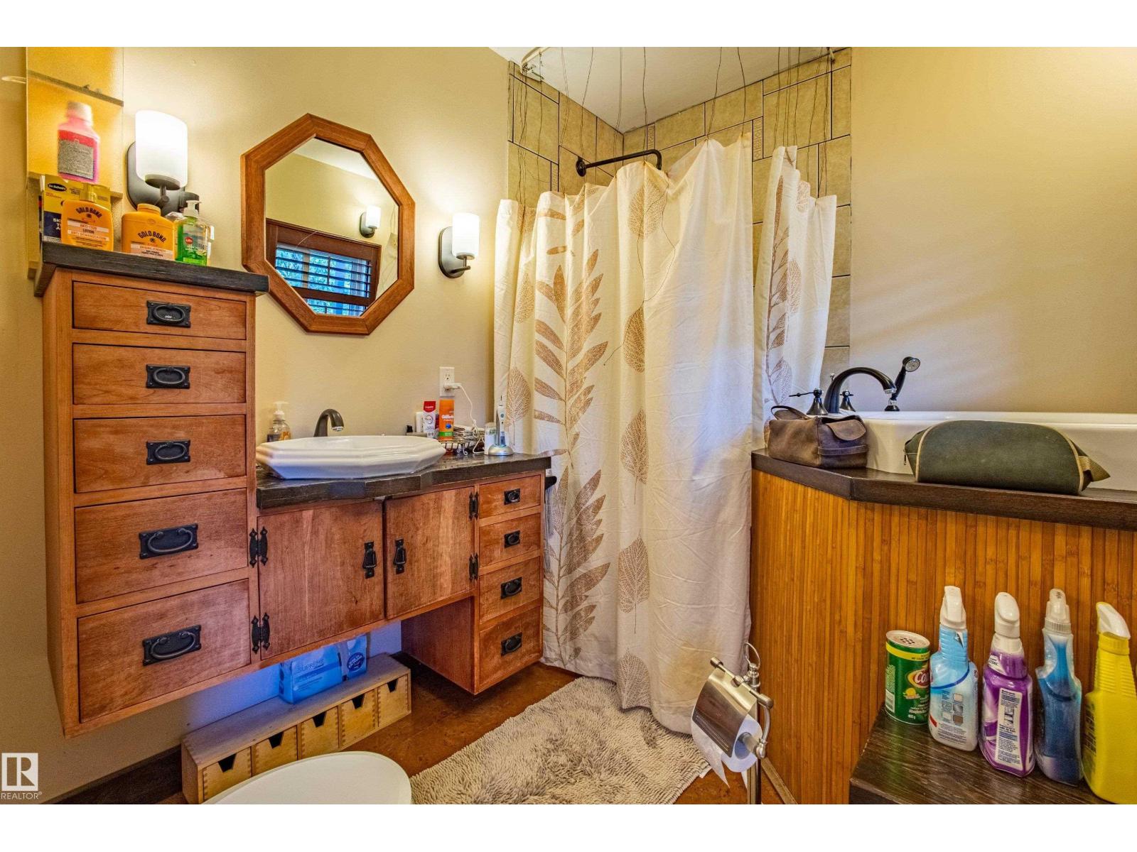 9806 88 Av Nw, Edmonton, Alberta  T6E 2R3 - Photo 17 - E4454483