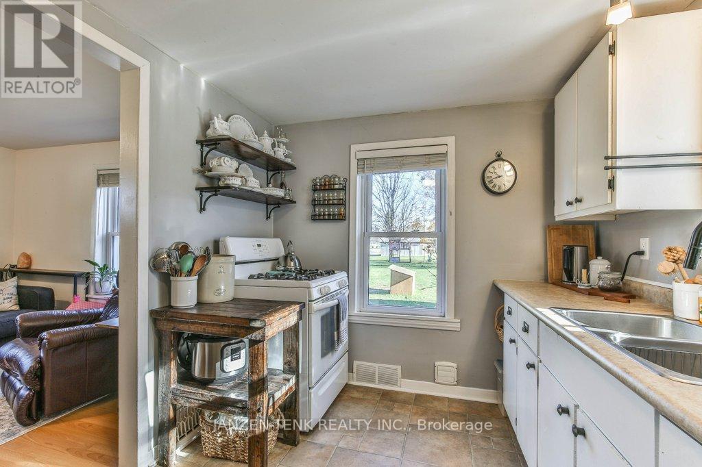 8 George Street, Norfolk, Ontario  N0E 1G0 - Photo 10 - X12278709
