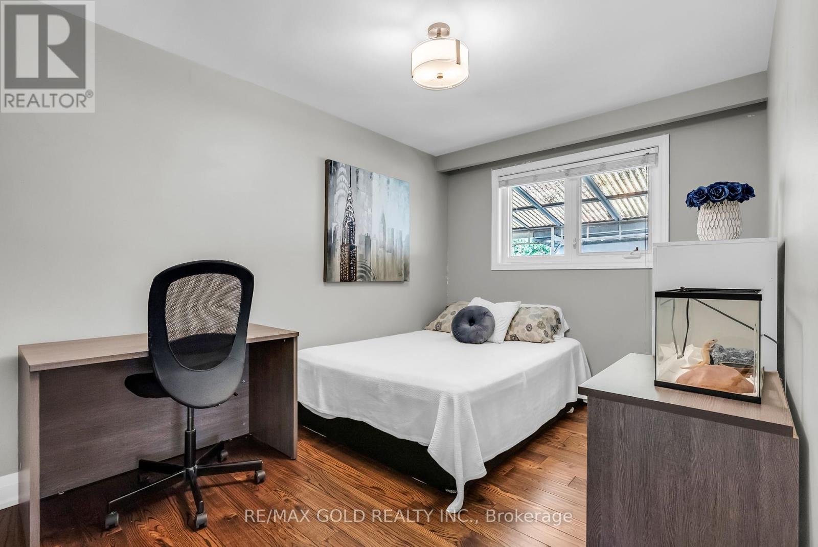 52 Paradelle Crescent, Toronto, Ontario  M3N 1E4 - Photo 23 - W12360789