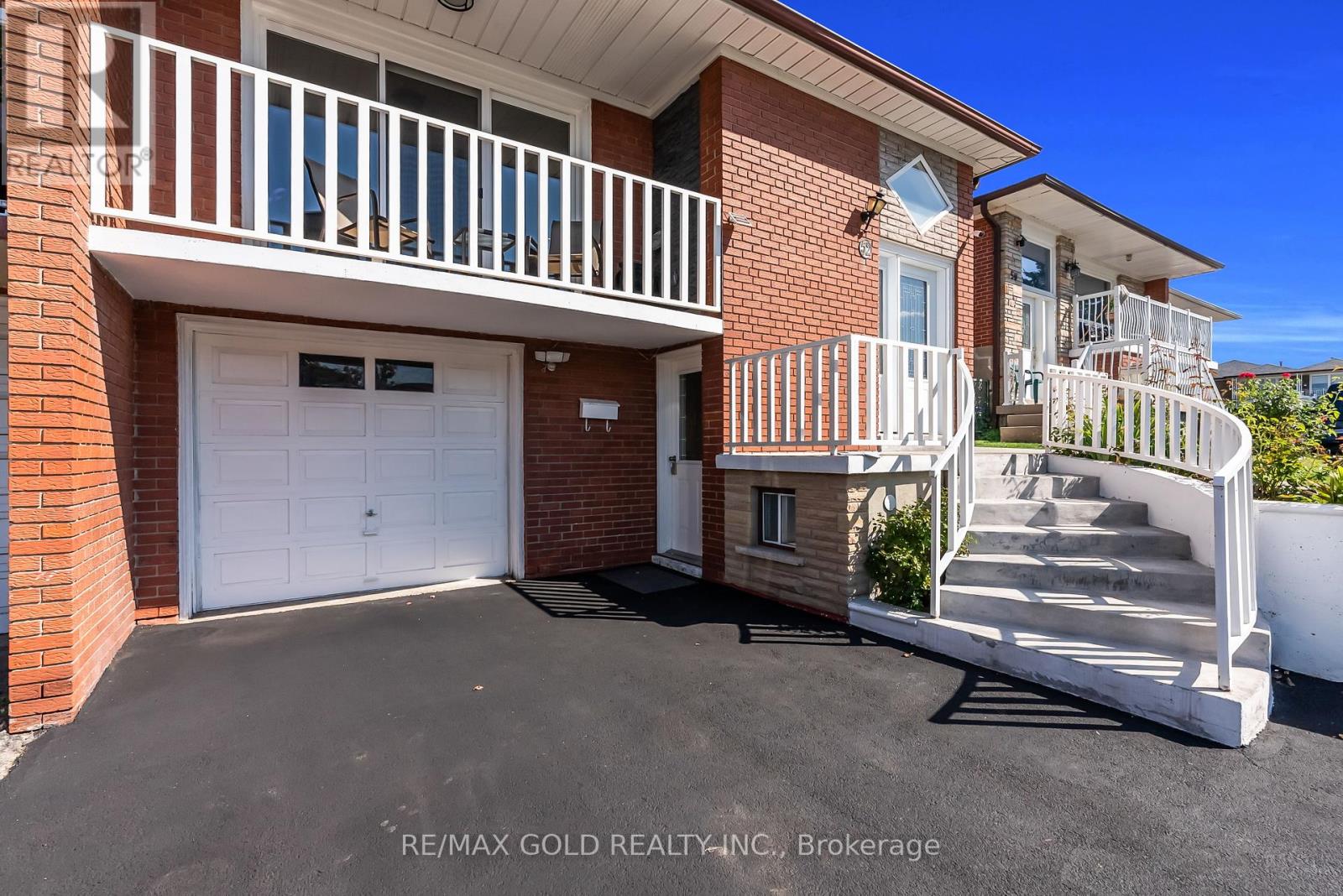 Property at 52 PARADELLE CRESCENT image 4