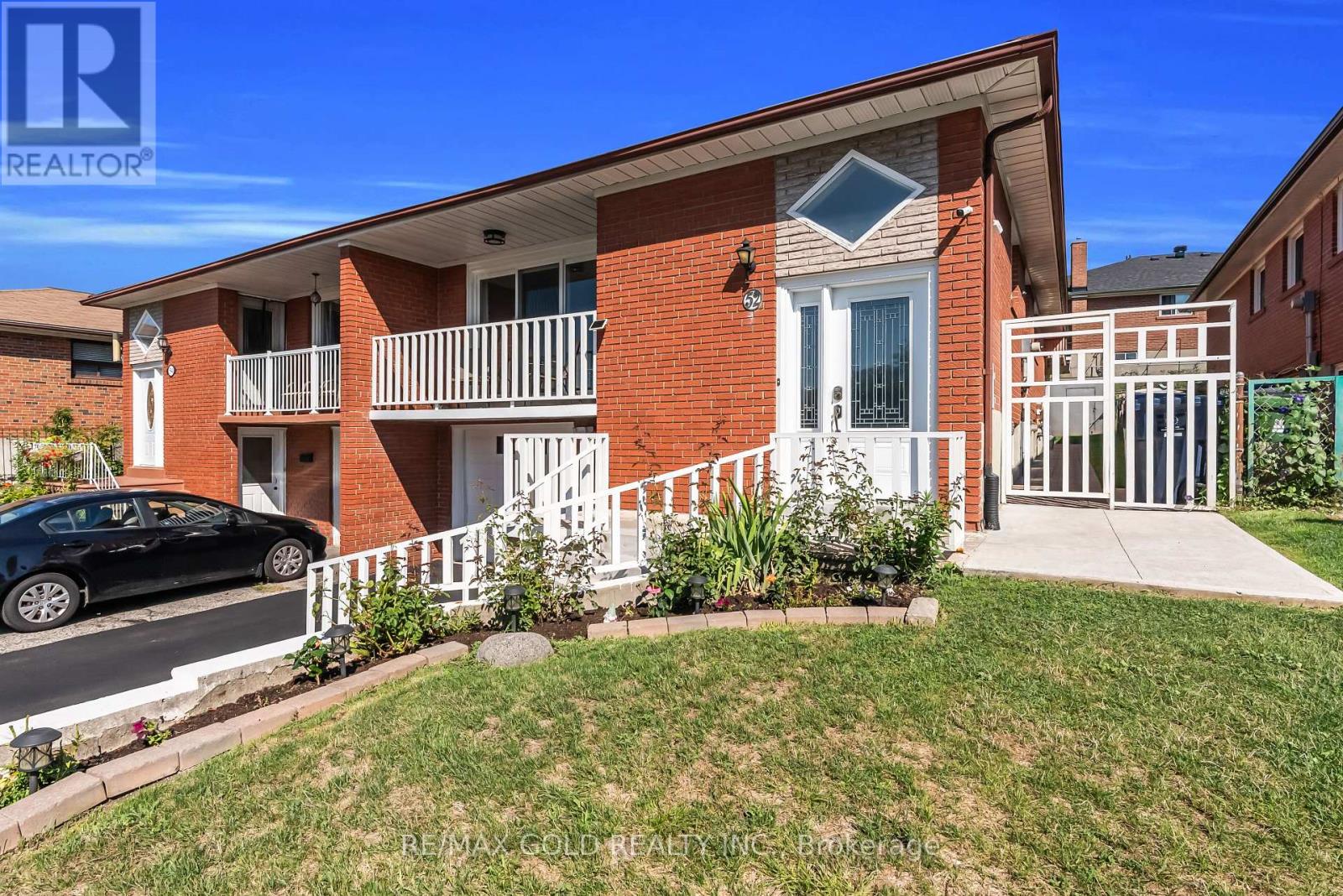 Property at 52 PARADELLE CRESCENT image 3