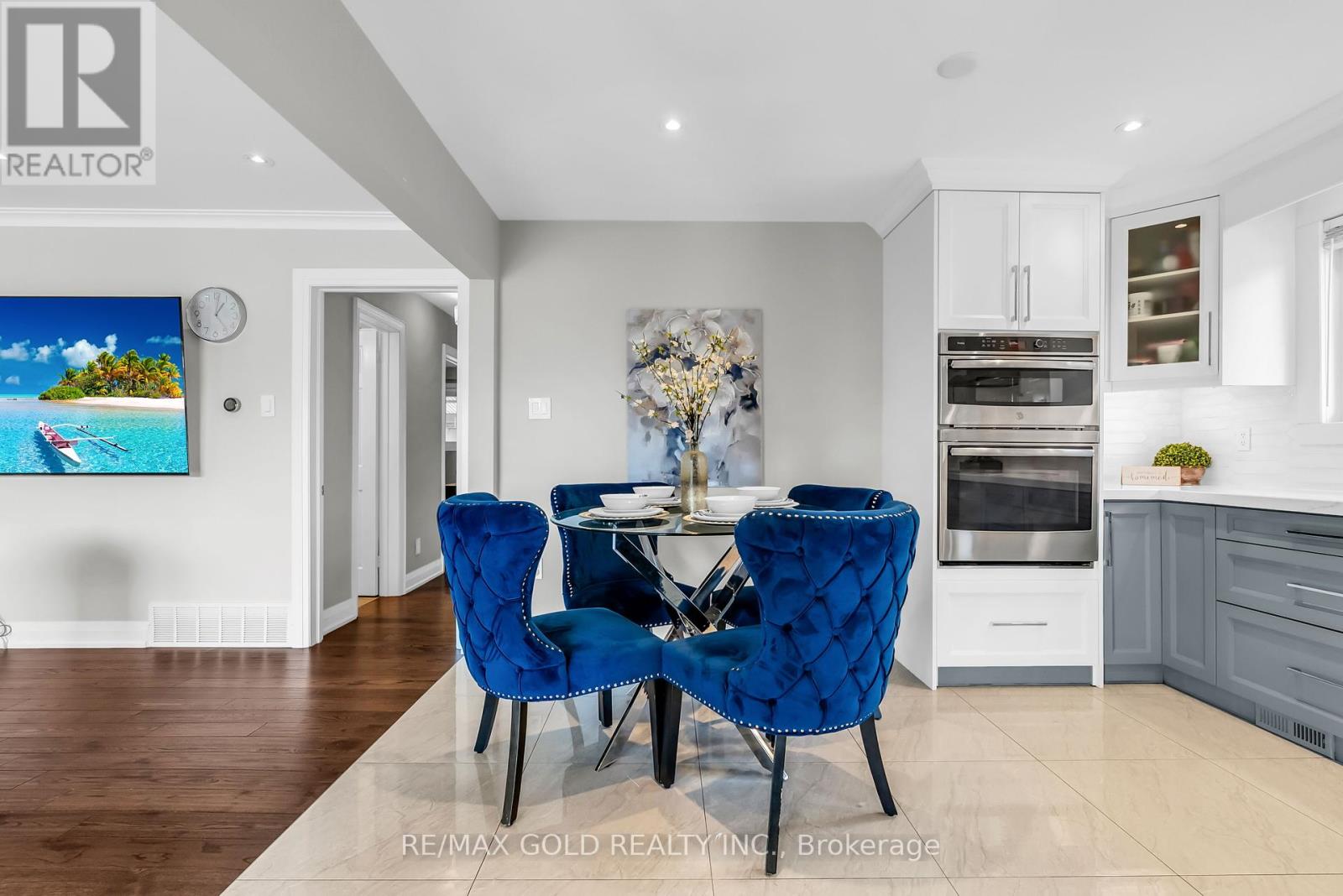 52 Paradelle Crescent, Toronto, Ontario  M3N 1E4 - Photo 20 - W12360789