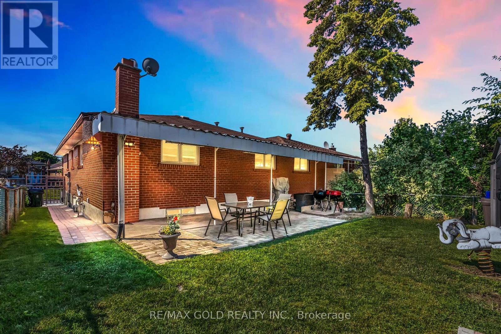 52 Paradelle Crescent, Toronto, Ontario  M3N 1E4 - Photo 44 - W12360789