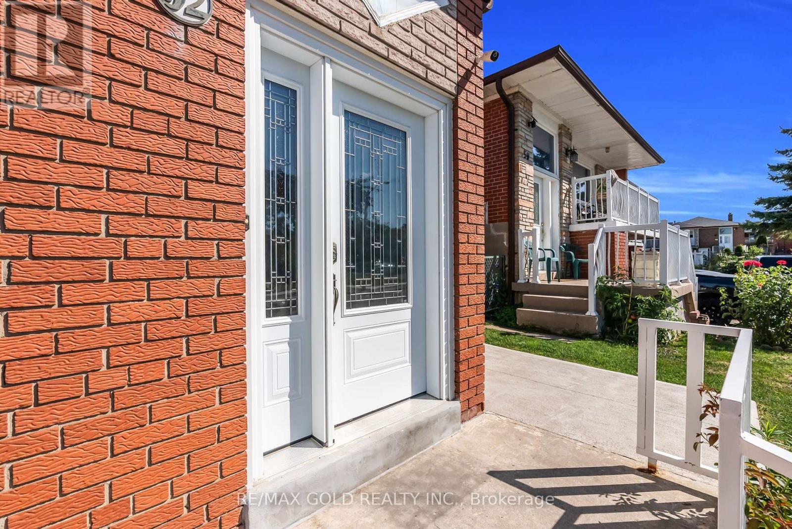 Property at 52 PARADELLE CRESCENT image 5