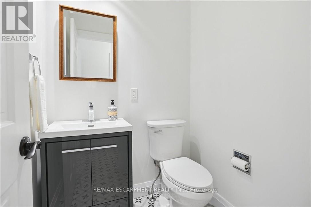 93 Westgate Park Drive, St. Catharines, Ontario  L2N 5X1 - Photo 17 - X12361249