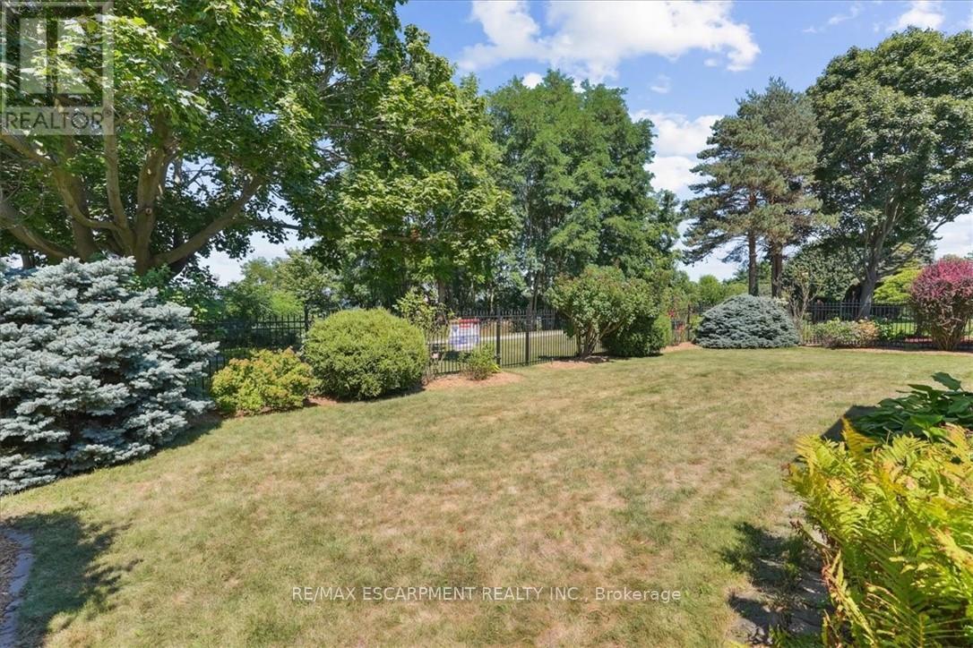 93 Westgate Park Drive, St. Catharines, Ontario  L2N 5X1 - Photo 37 - X12361249