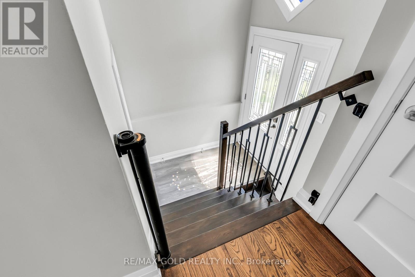 52 Paradelle Crescent, Toronto, Ontario  M3N 1E4 - Photo 7 - W12360789