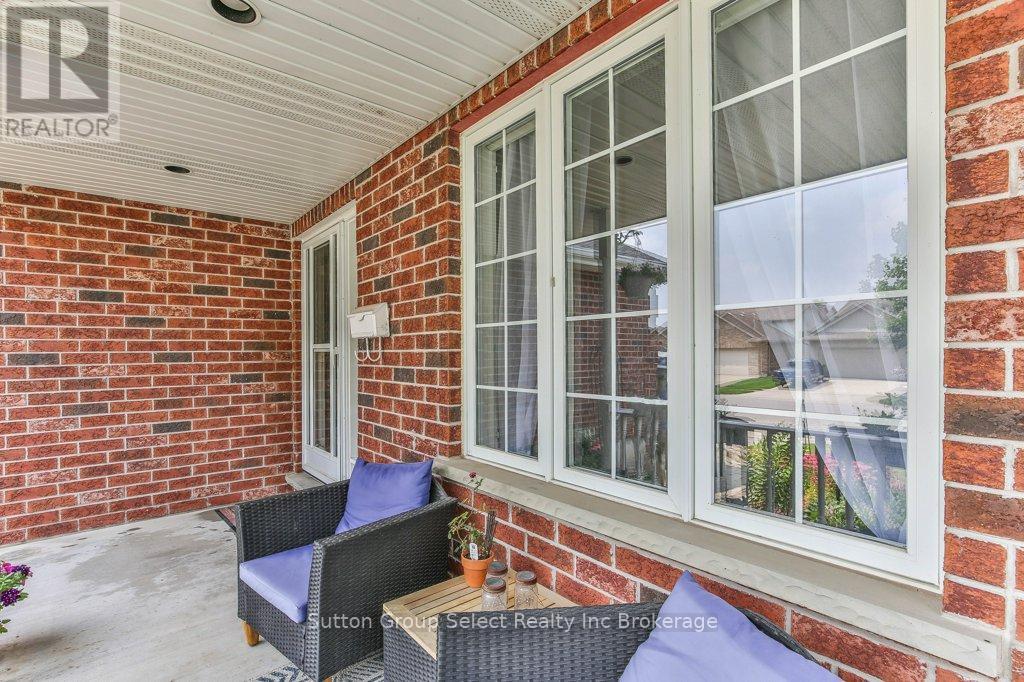 21 Heron Avenue, Woodstock, Ontario  N4T 1T1 - Photo 4 - X12361259