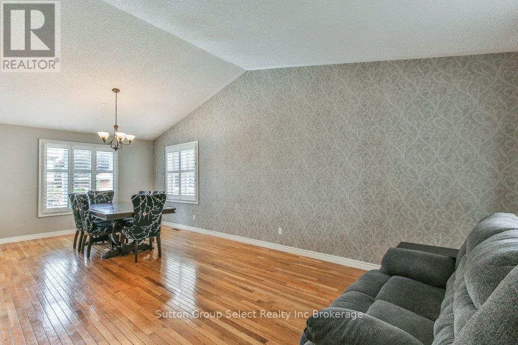 21 Heron Avenue, Woodstock, Ontario  N4T 1T1 - Photo 5 - X12361259