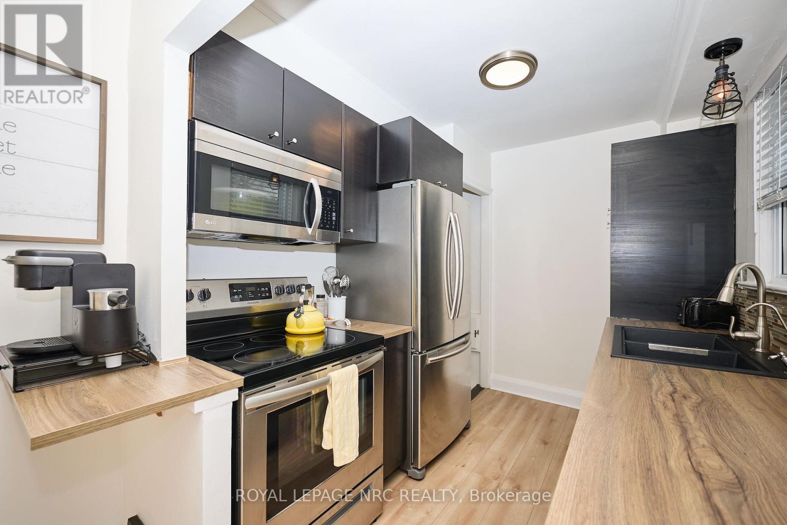 27 Victoria Street, St. Catharines, Ontario L2S 2L1 - Photo 9 - X12361271