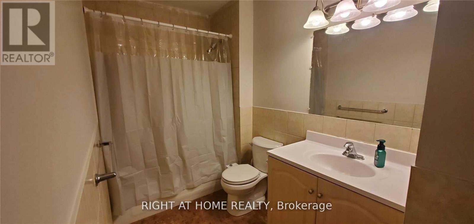 Upper - 47 Salisbury Circle, Brampton, Ontario  L6V 2Z4 - Photo 11 - W12361265