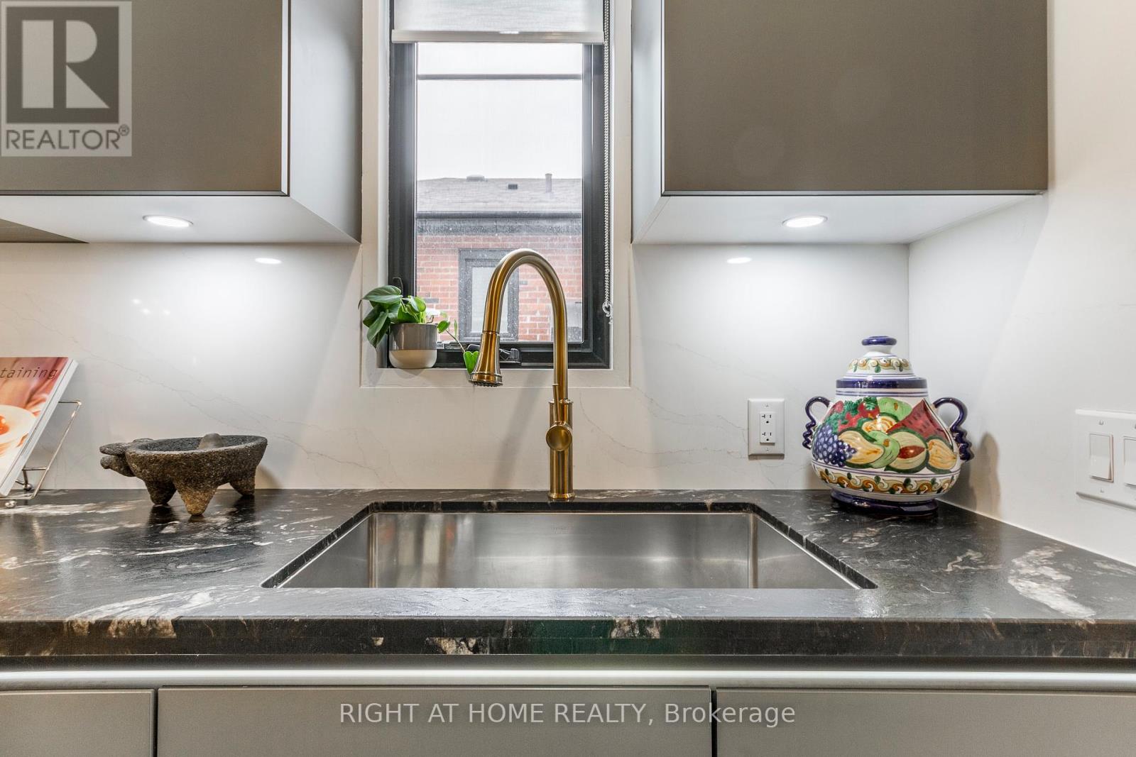 118 Martin Grove Road, Toronto, Ontario  M9B 4K5 - Photo 19 - W12361273