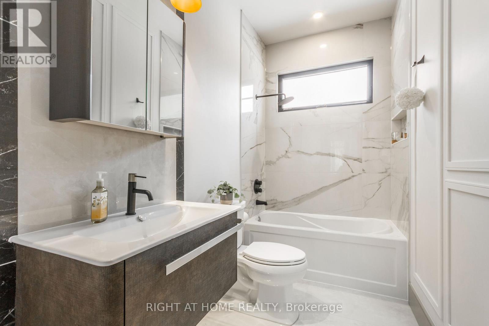 118 Martin Grove Road, Toronto, Ontario  M9B 4K5 - Photo 34 - W12361273