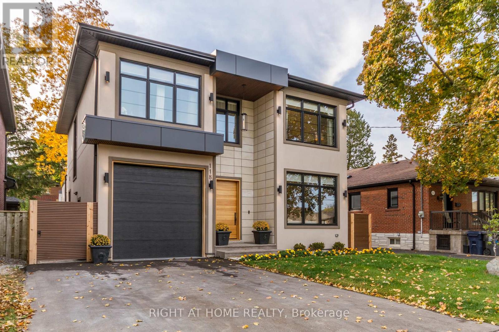 118 Martin Grove Road, Toronto, Ontario  M9B 4K5 - Photo 4 - W12361273