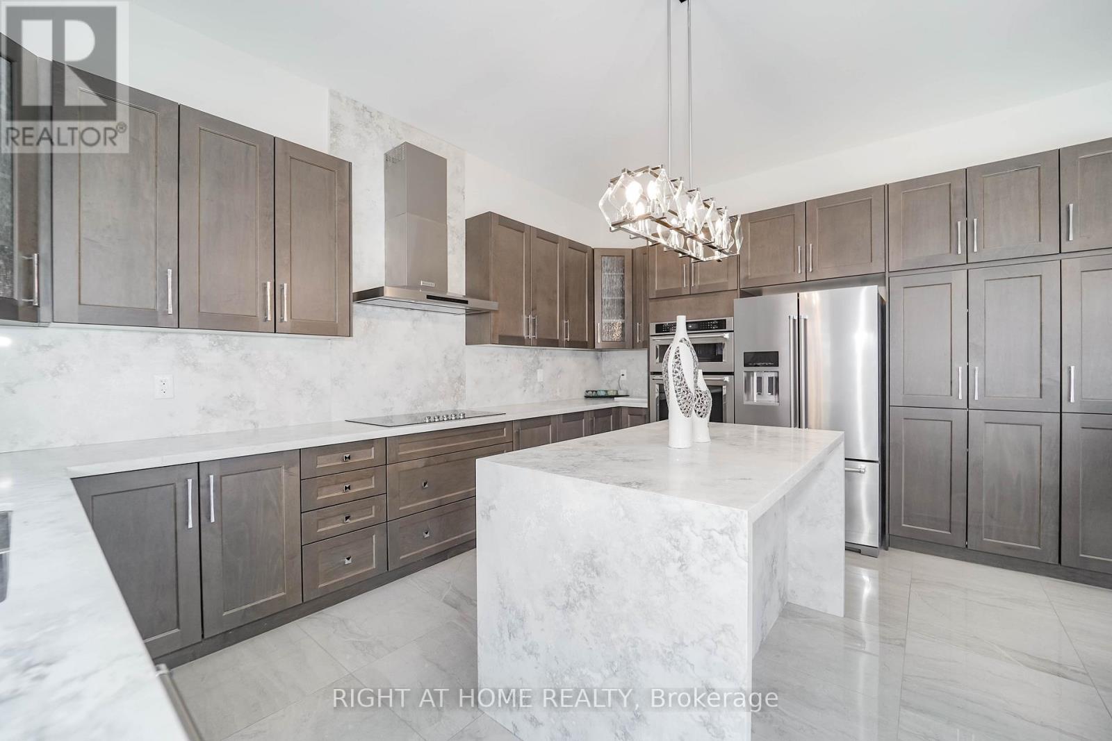 1 Penlea Gate, Brampton, Ontario  L6P 4M7 - Photo 14 - W12361277