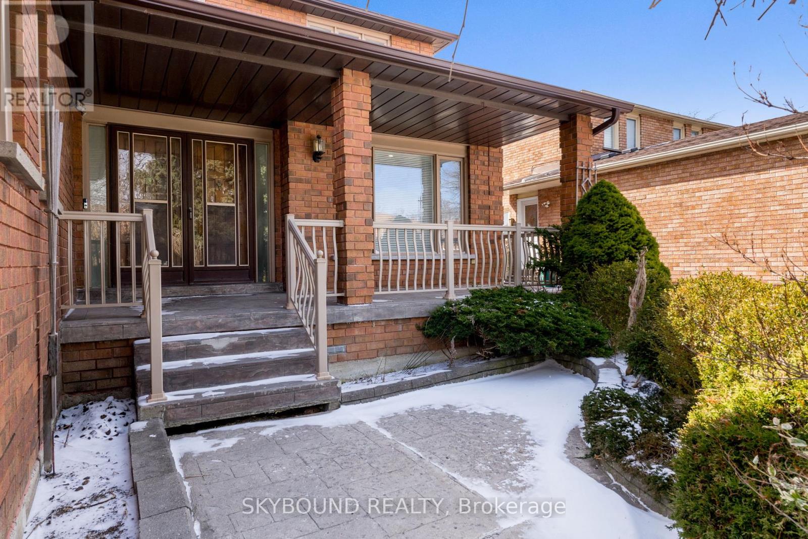 108 Zinnia Place, Vaughan, Ontario  L4L 6G5 - Photo 2 - N12361285