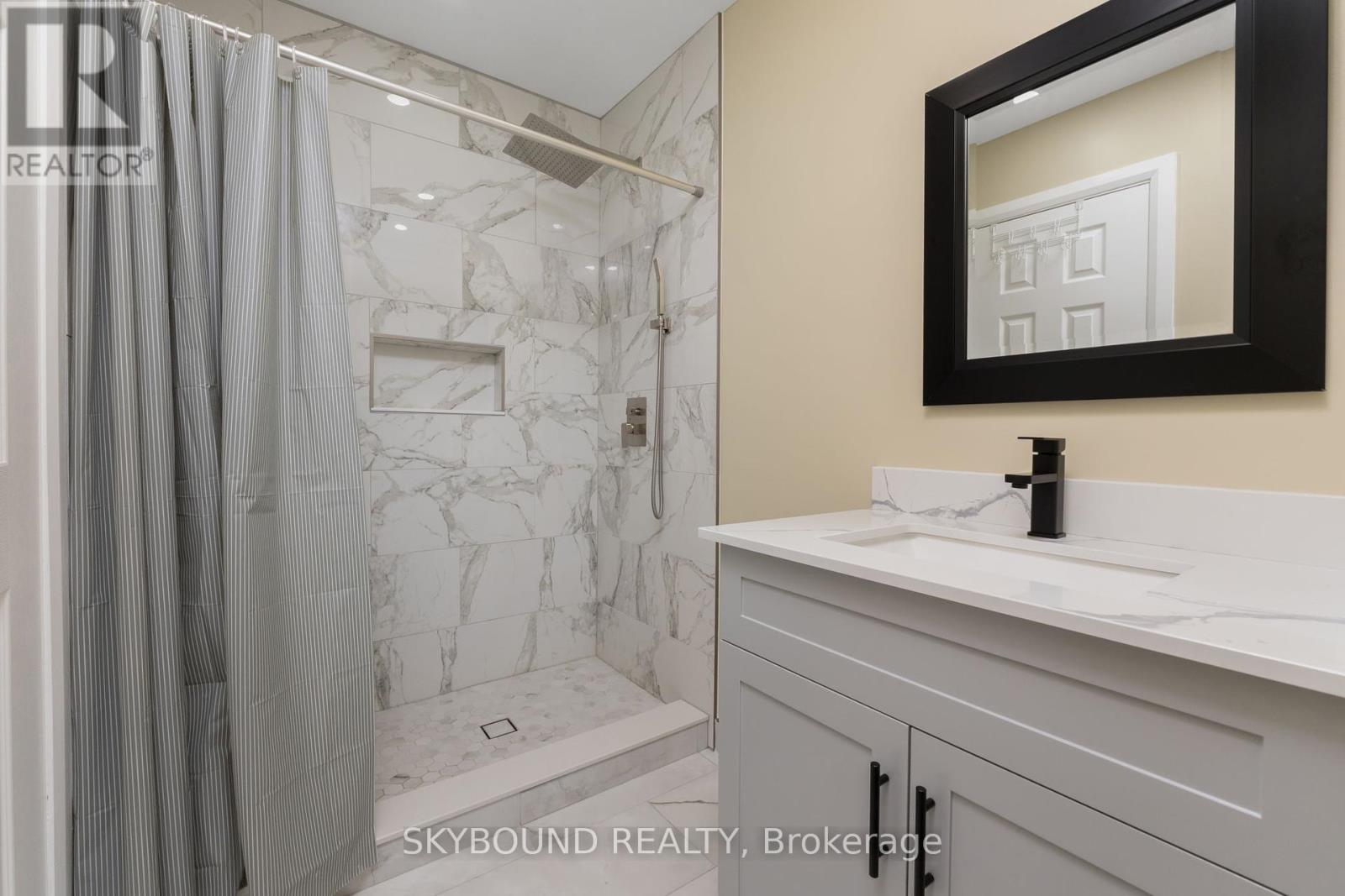 108 Zinnia Place, Vaughan, Ontario  L4L 6G5 - Photo 26 - N12361285