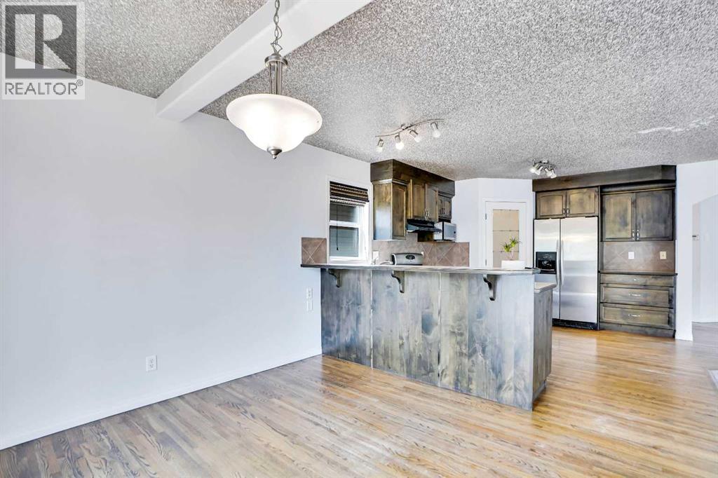 210 Crimson Lane, Chestermere, Alberta  T1X 1S4 - Photo 3 - A2251067