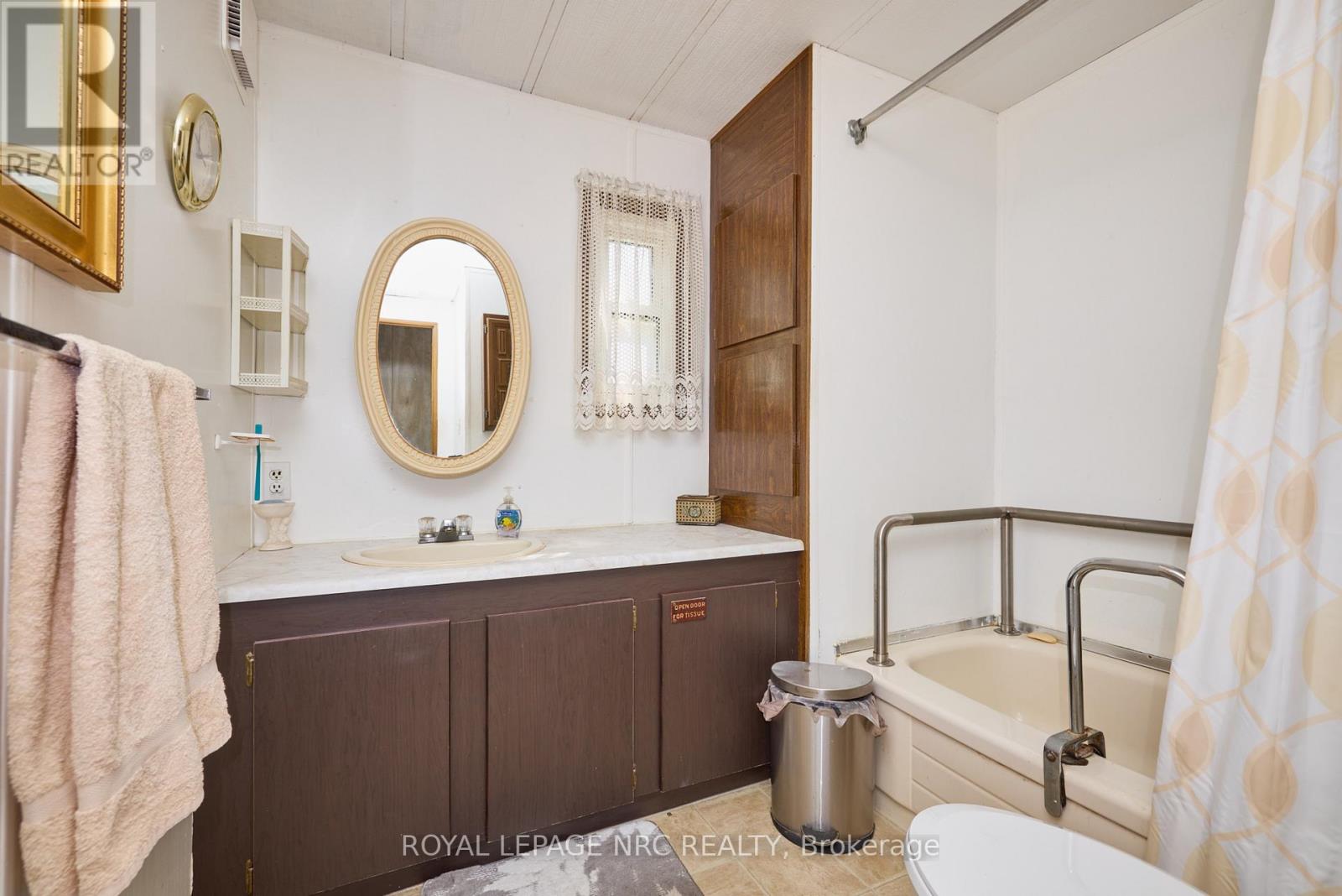 240 - 23 Four Mile Creek Road, Niagara-On-The-Lake, Ontario L0S 1J1 - Photo 27 - X12361307