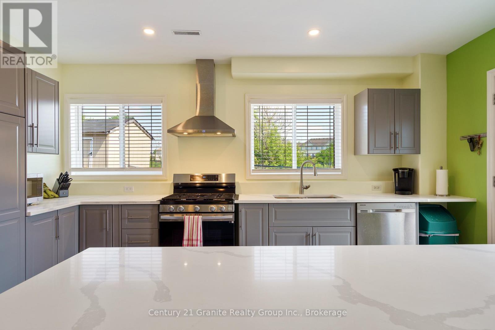 66 Magnificent Way, Hamilton, Ontario  L0R 1C0 - Photo 33 - X12361302