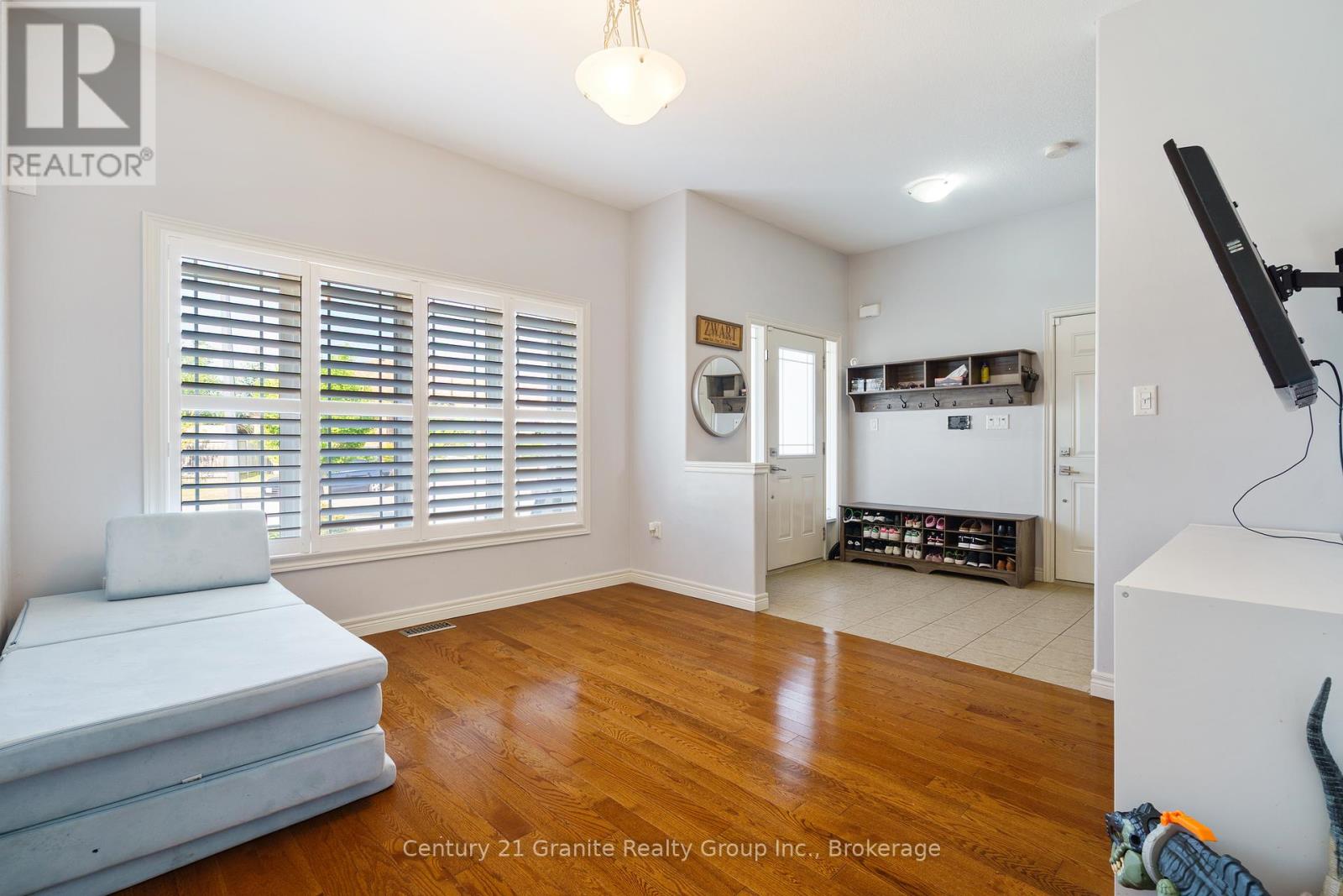 66 Magnificent Way, Hamilton, Ontario  L0R 1C0 - Photo 7 - X12361302