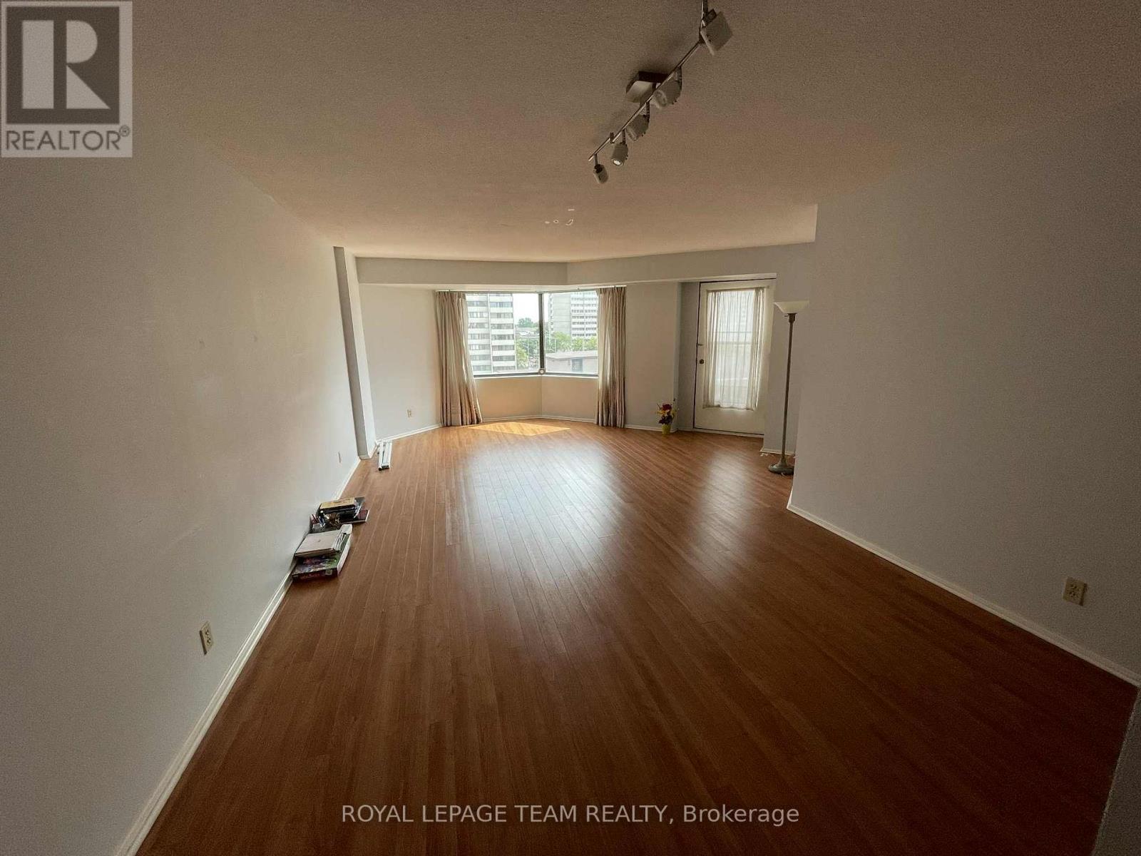 Property at 602 - 151 BAY STREET image 4