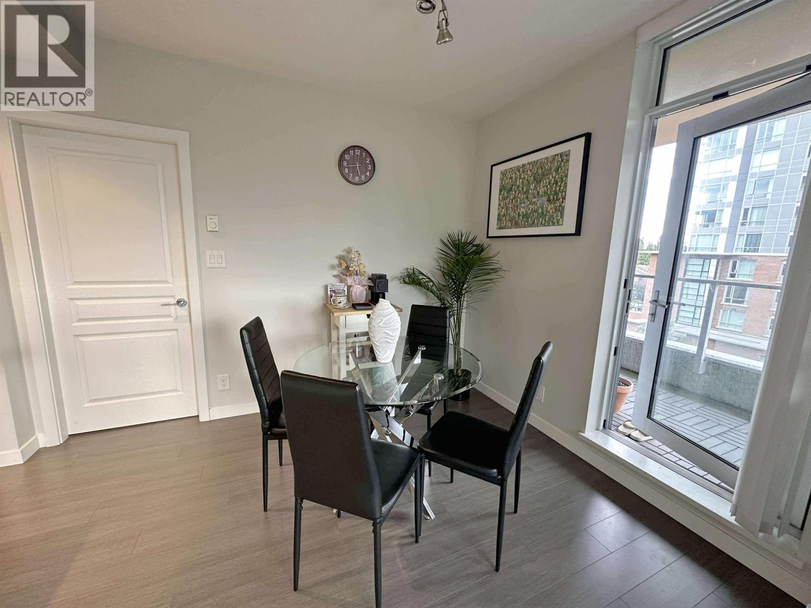 606 3093 Windsor Gate, Coquitlam, British Columbia  V3B 0N2 - Photo 2 - R3036924