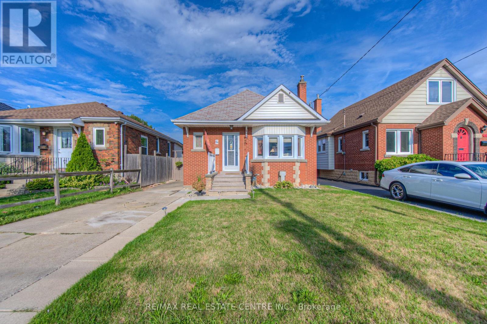 14 Barons Avenue S, Hamilton, Ontario  L8K 2X9 - Photo 3 - X12361018