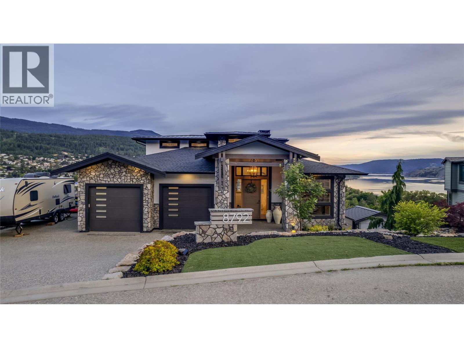 8792 Cortland Place, Coldstream, British Columbia  V1B 4B8 - Photo 3 - 10359612