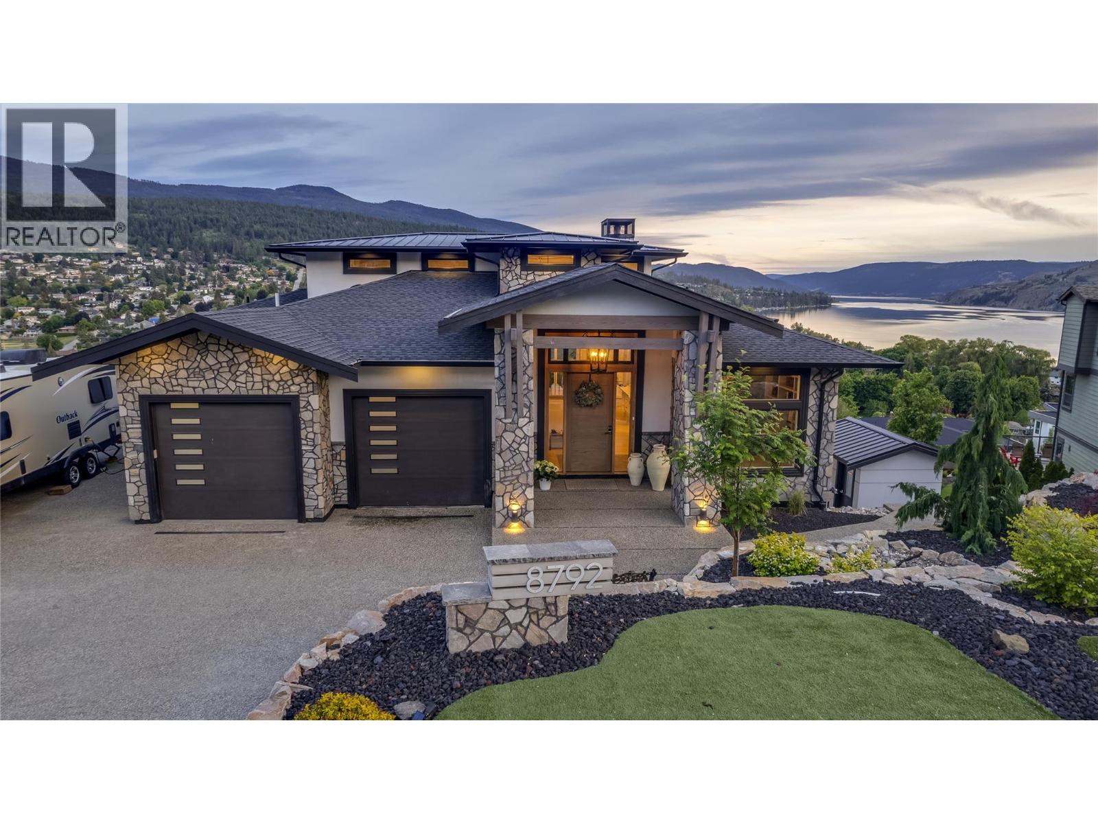 8792 Cortland Place, Coldstream, British Columbia  V1B 4B8 - Photo 2 - 10359612