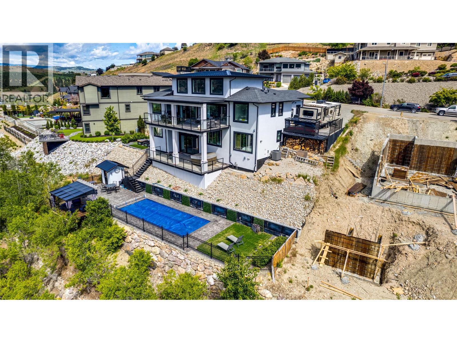 8792 Cortland Place, Coldstream, British Columbia  V1B 4B8 - Photo 7 - 10359612