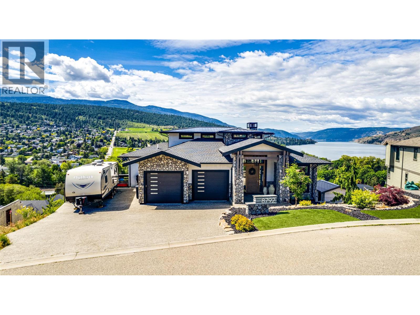 8792 Cortland Place, Coldstream, British Columbia  V1B 4B8 - Photo 4 - 10359612