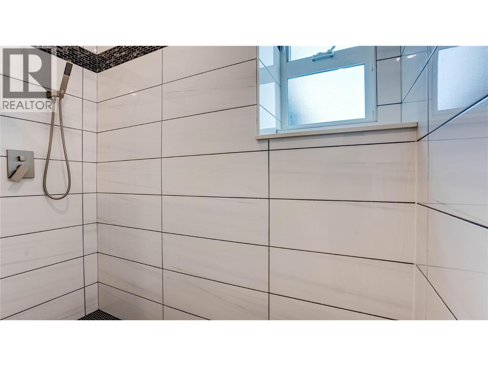 8792 Cortland Place, Coldstream, British Columbia  V1B 4B8 - Photo 75 - 10359612