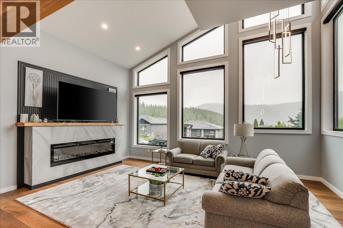 2391 Mcbride Street, Trail, British Columbia  V1R 3A6 - Photo 2 - 10360081