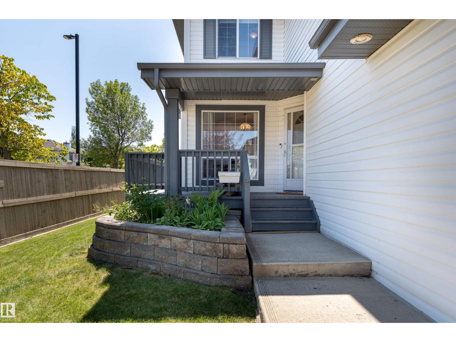 11805 10a Av Nw, Edmonton, Alberta  T6J 7A7 - Photo 5 - E4448351