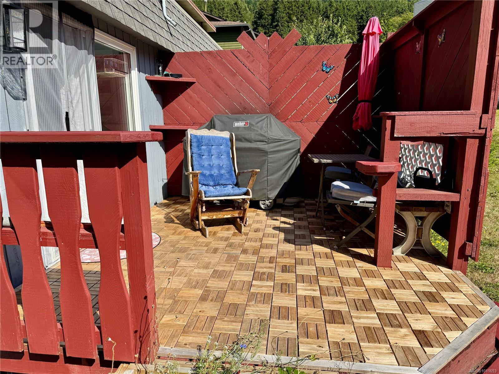 92 Mckay Cres, Port Alice, British Columbia  V0N 2N0 - Photo 2 - 1011653