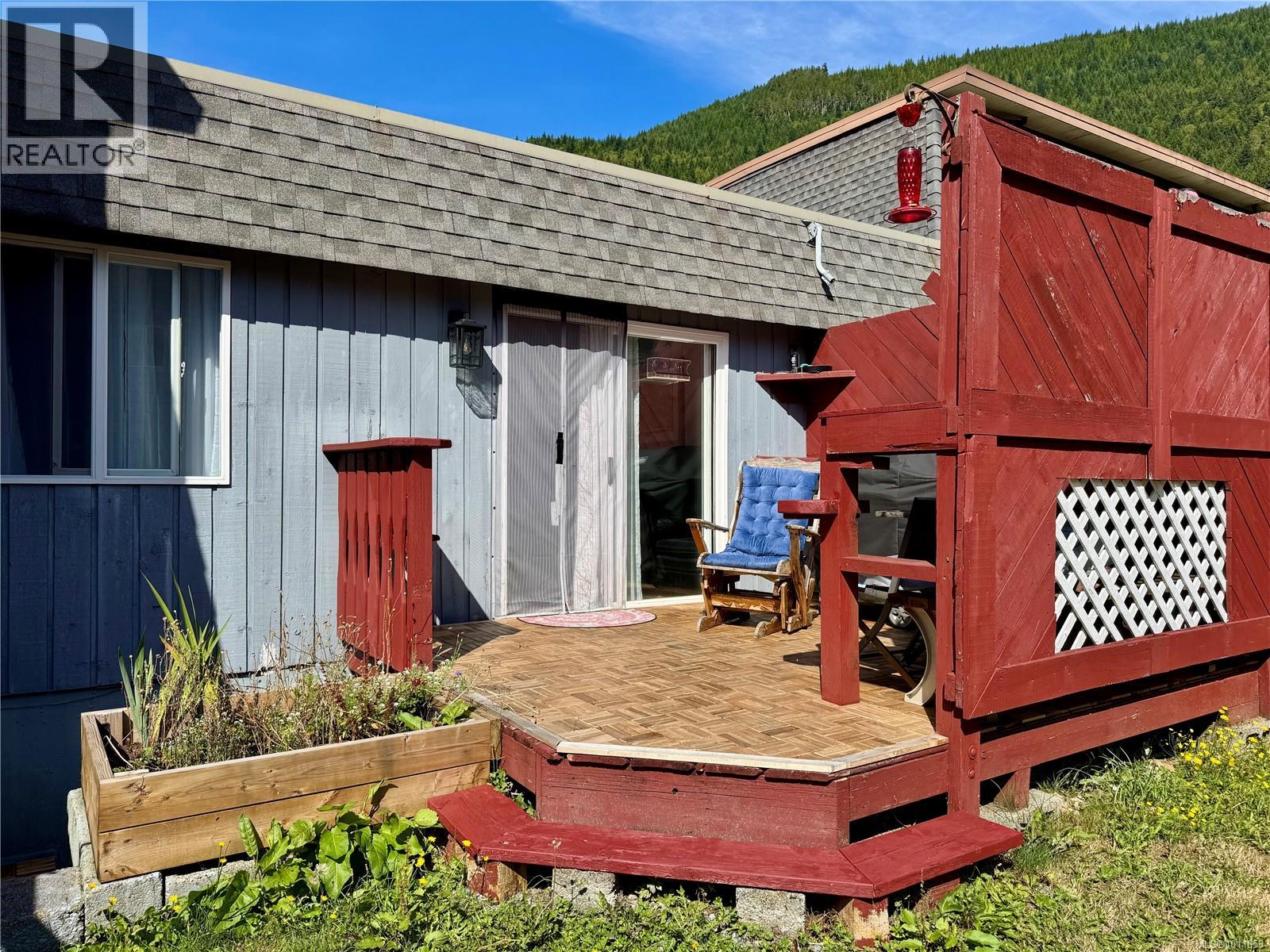92 Mckay Cres, Port Alice, British Columbia  V0N 2N0 - Photo 3 - 1011653