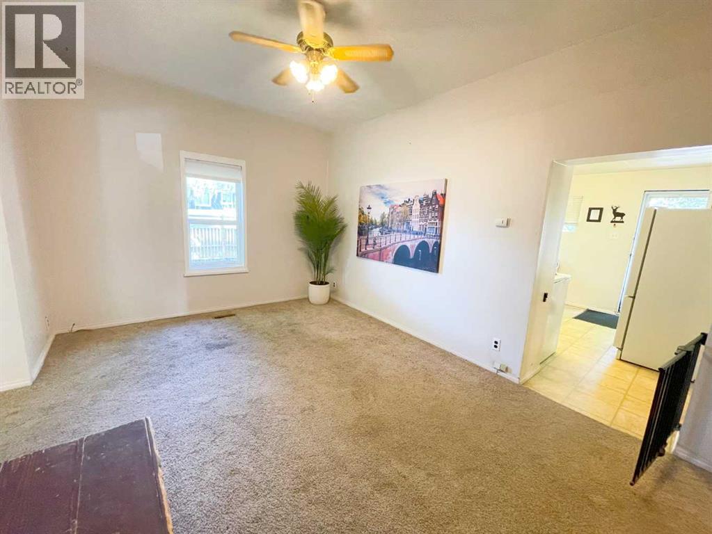Property at 645 16 Street N image 5