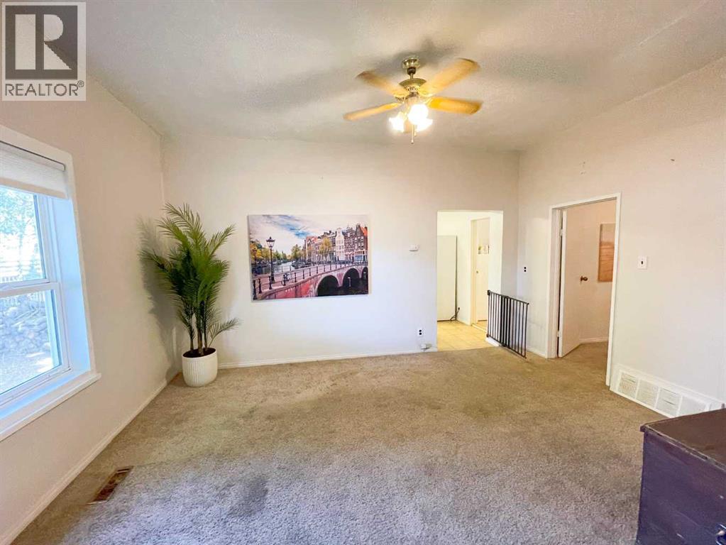 Property at 645 16 Street N image 4