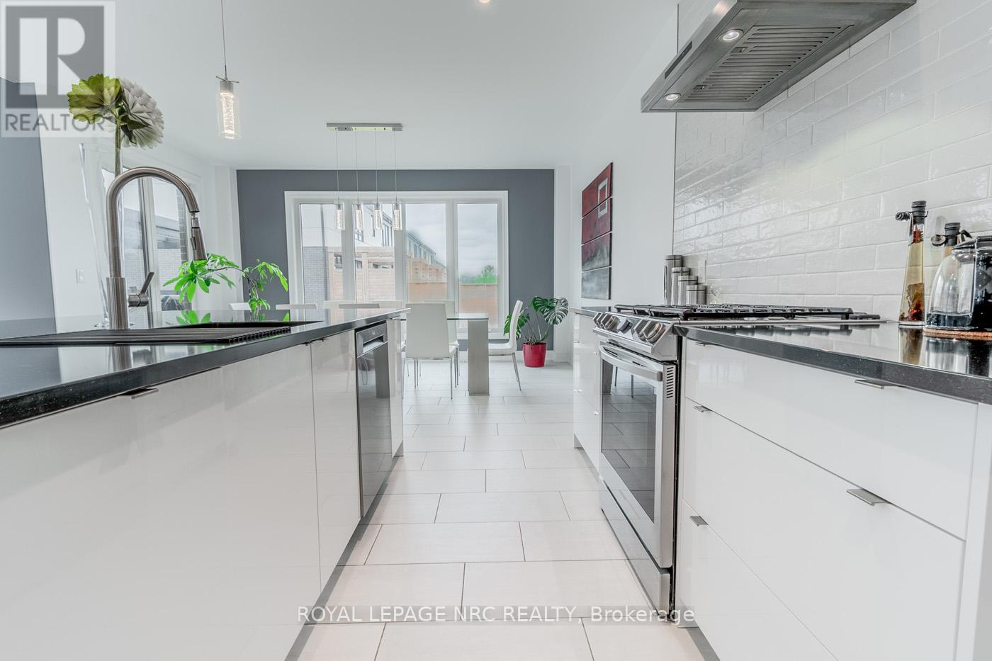 8945 Emily Boulevard, Niagara Falls, Ontario  L2H 3T1 - Photo 19 - X12356197
