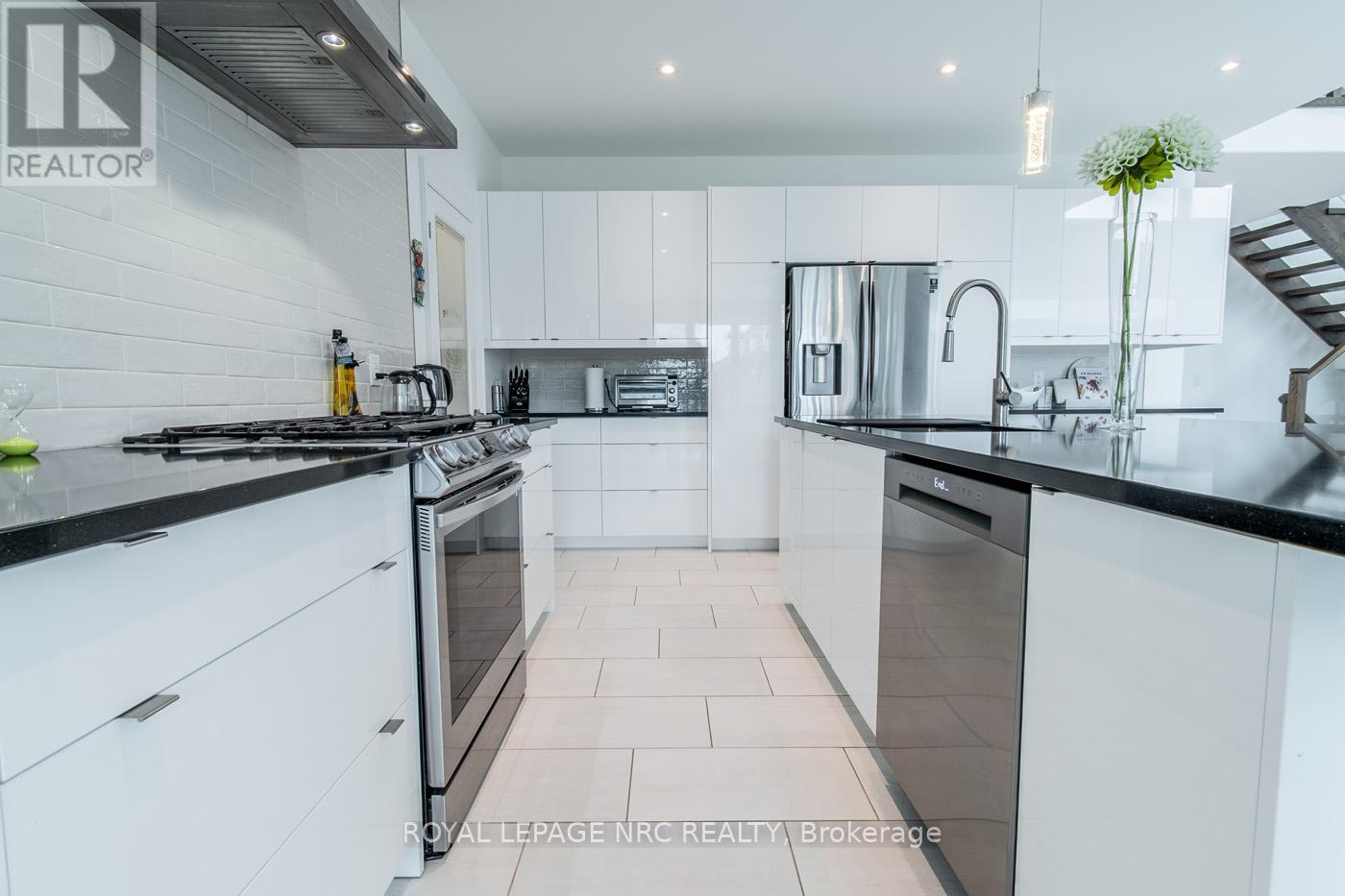 8945 Emily Boulevard, Niagara Falls, Ontario  L2H 3T1 - Photo 18 - X12356197
