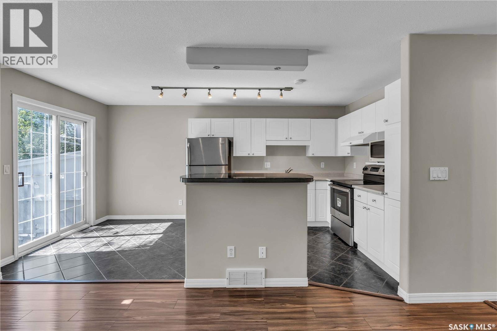 13 110 Keevil Crescent, Saskatoon, Saskatchewan  S7N 4N8 - Photo 5 - SK016301