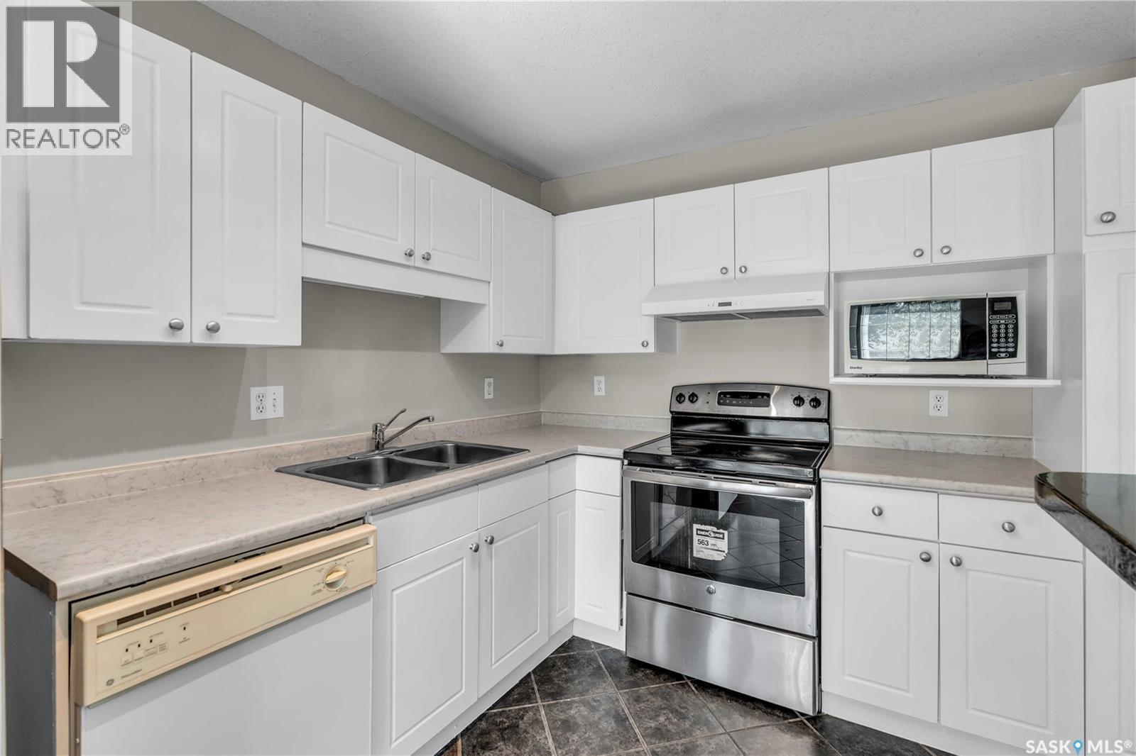 13 110 Keevil Crescent, Saskatoon, Saskatchewan  S7N 4N8 - Photo 8 - SK016301