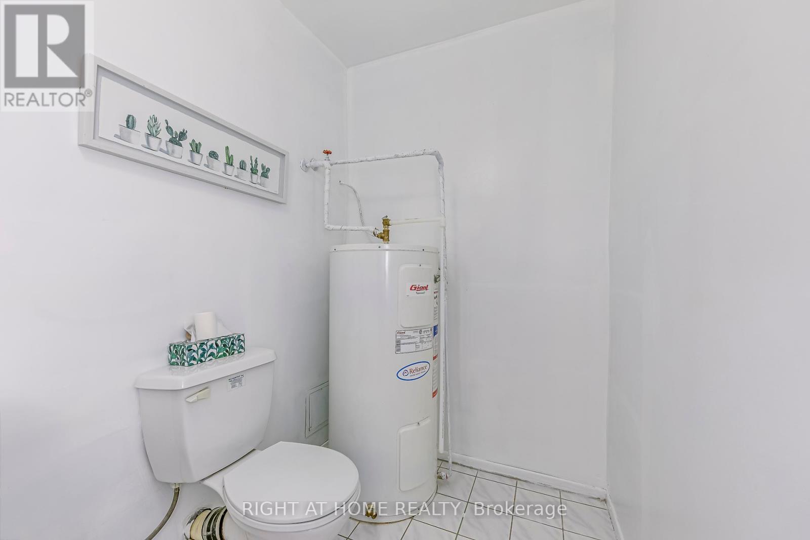 202 - 1055 Dundas Street E, Mississauga (Applewood), Ontario  L4Y 3X6 - Photo 18 - W12361389