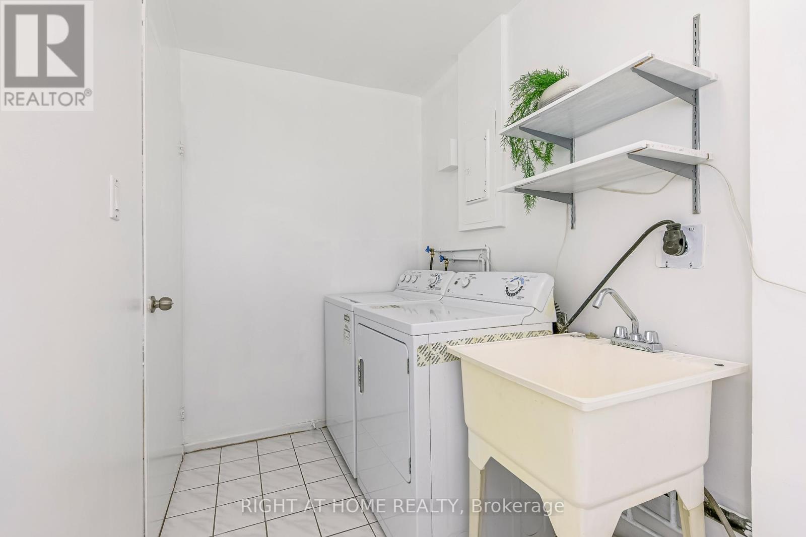 202 - 1055 Dundas Street E, Mississauga (Applewood), Ontario  L4Y 3X6 - Photo 19 - W12361389